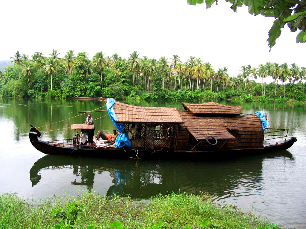 kerala-backwater-houseboat