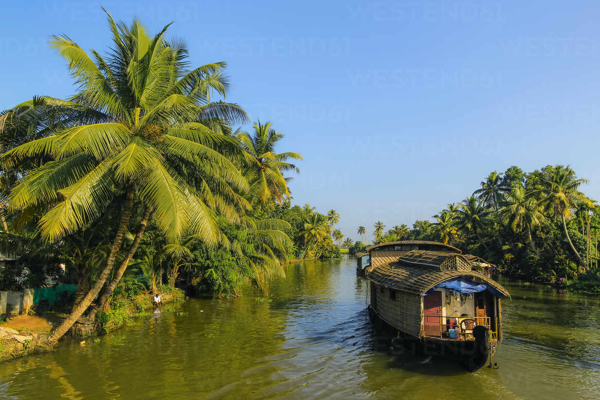 kerala-houseboat-cruising-the-palm-fringed-backwaters-on-a-typical-tourist-cruise-alappuzha-alleppey-kerala-india-asia-rhplf17995