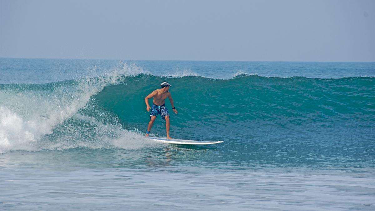 surfing-in-varkala-kerala