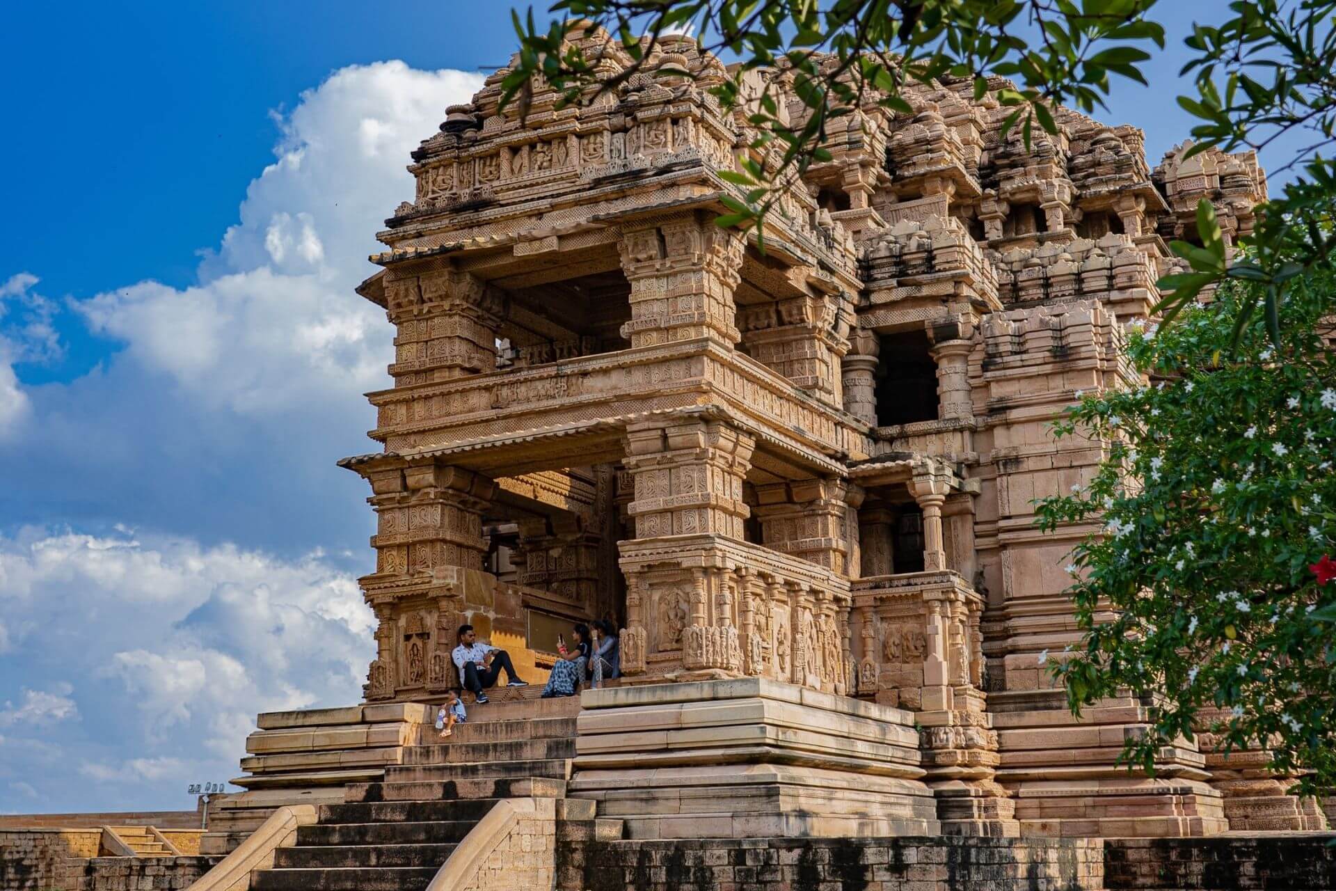 best-tourist-destinations-to-visit-in-madhya-pradesh-india-1